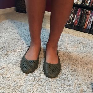 Olive green Whitemt flats